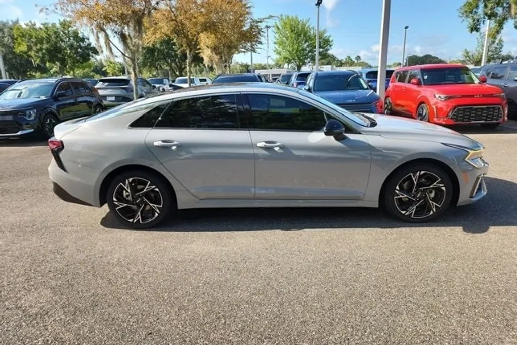 2025 Kia K5 GT-Line photo 1