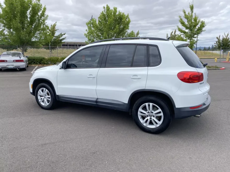 2016 Volkswagen Tiguan S photo 1
