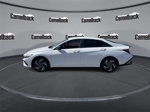 2025 Hyundai Elantra SEL Sport photo 4