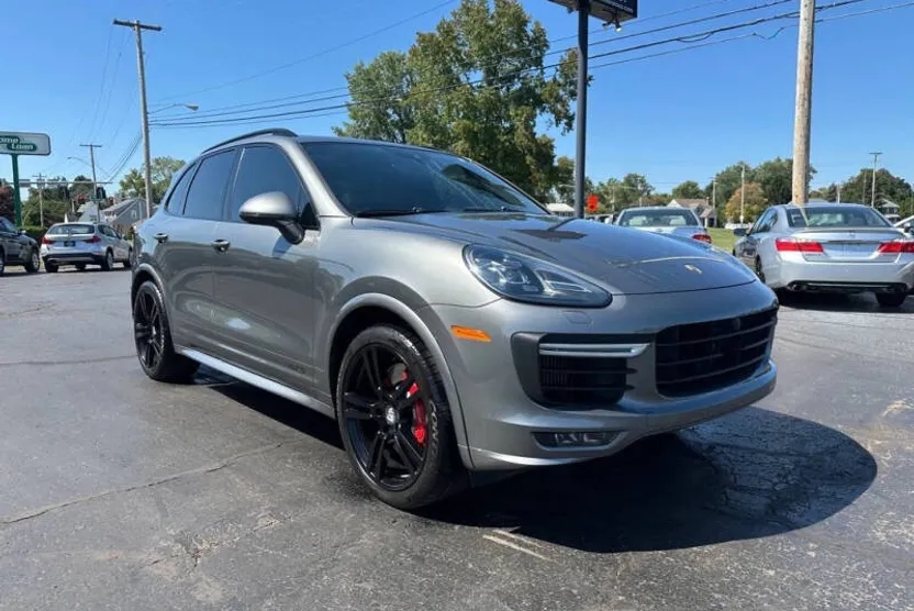 2016 Porsche Cayenne GTS photo 1