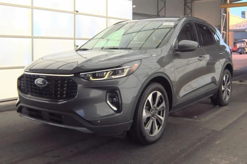 2023 Ford Escape Platinum photo 1