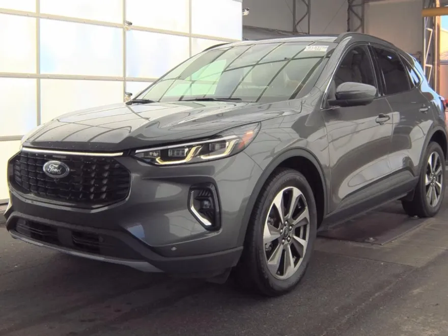 2023 Ford Escape Platinum photo 1