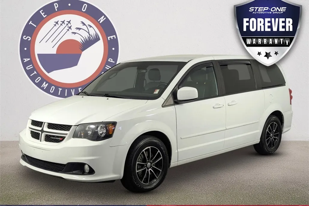 2015 Dodge Grand Caravan R/T photo 1