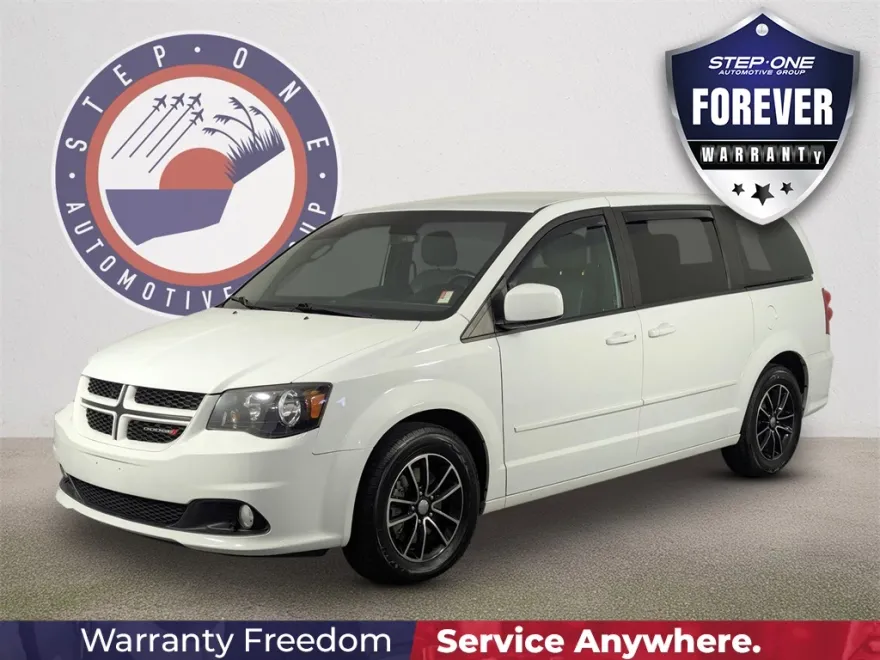 2015 Dodge Grand Caravan R/T photo 1