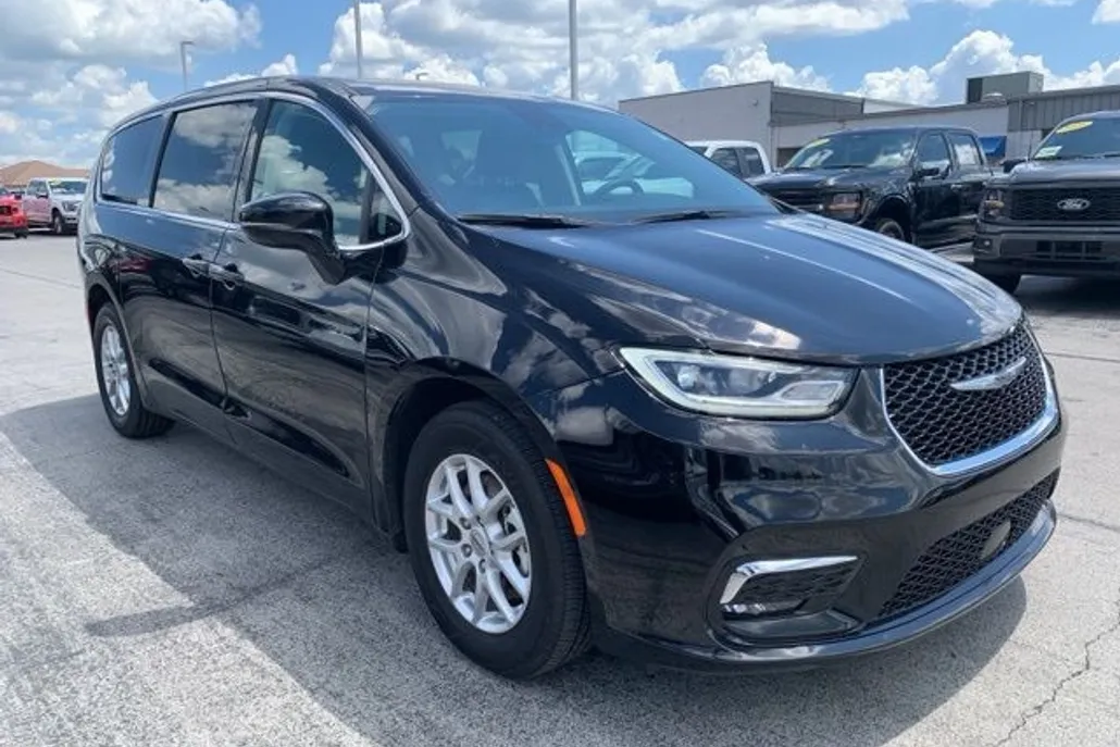 2024 Chrysler Pacifica Touring L photo 1
