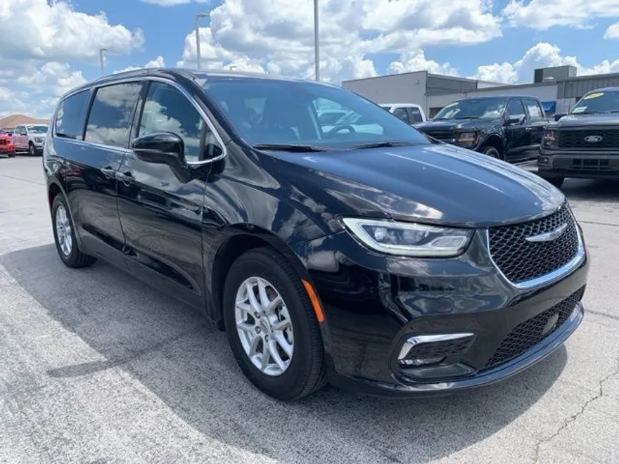 2024 Chrysler Pacifica Touring L photo 1