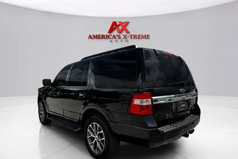 2017 Ford Expedition XLT photo 1