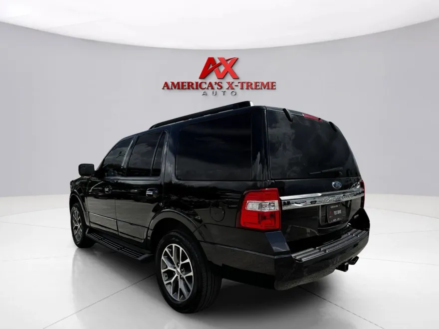 2017 Ford Expedition XLT photo 1