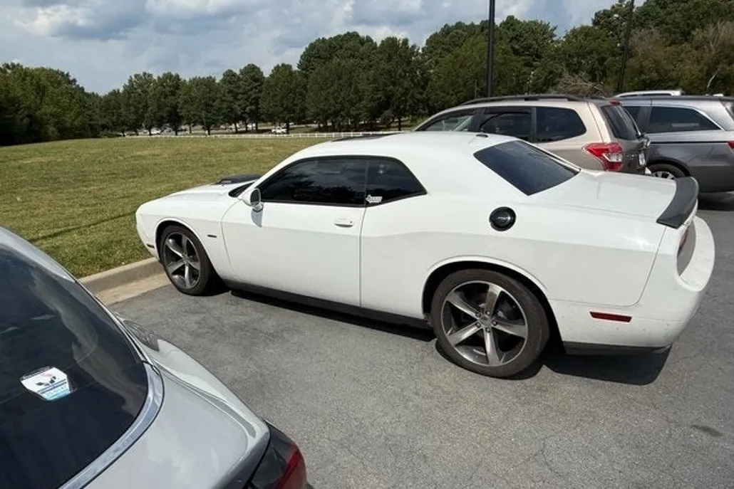 2014 Dodge Challenger R/T photo 1