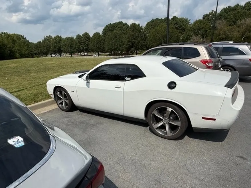 2014 Dodge Challenger R/T photo 1