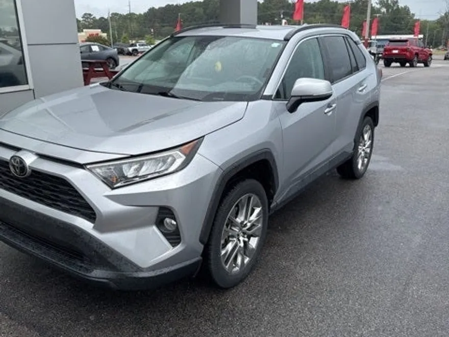 2020 Toyota RAV4 XLE Premium photo 1