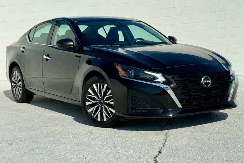 2024 Nissan Altima 2.5 SV photo 1