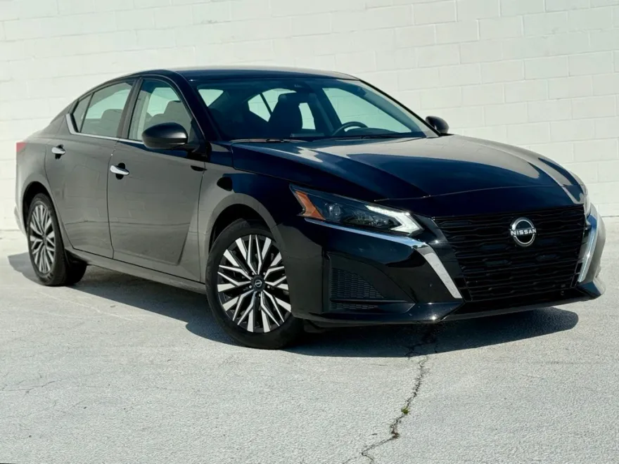 2024 Nissan Altima 2.5 SV photo 1