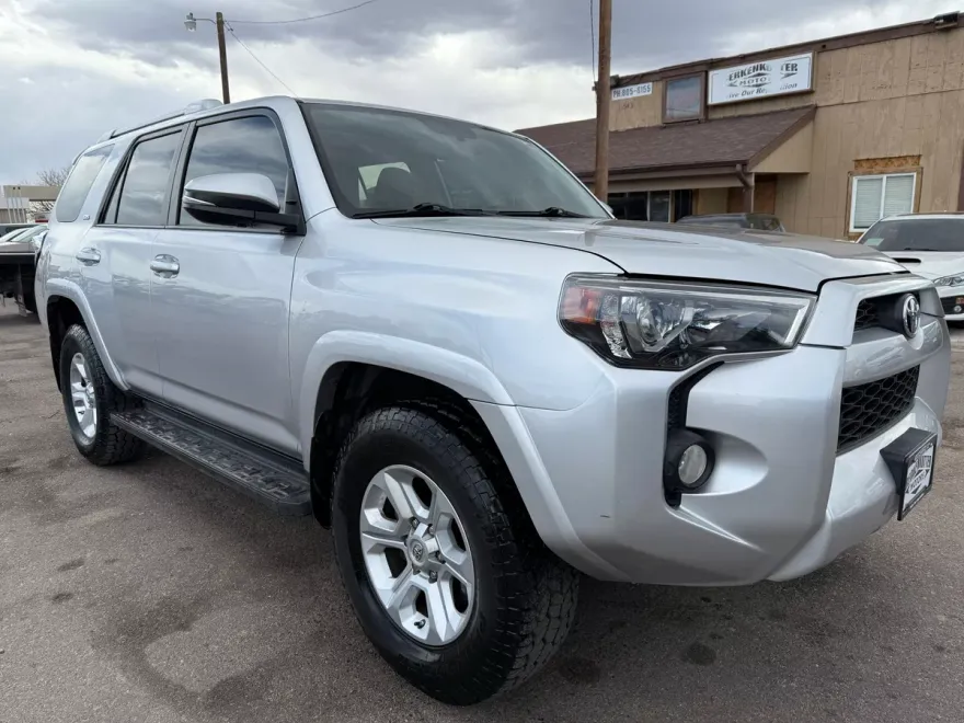 2017 Toyota 4Runner SR5 photo 1