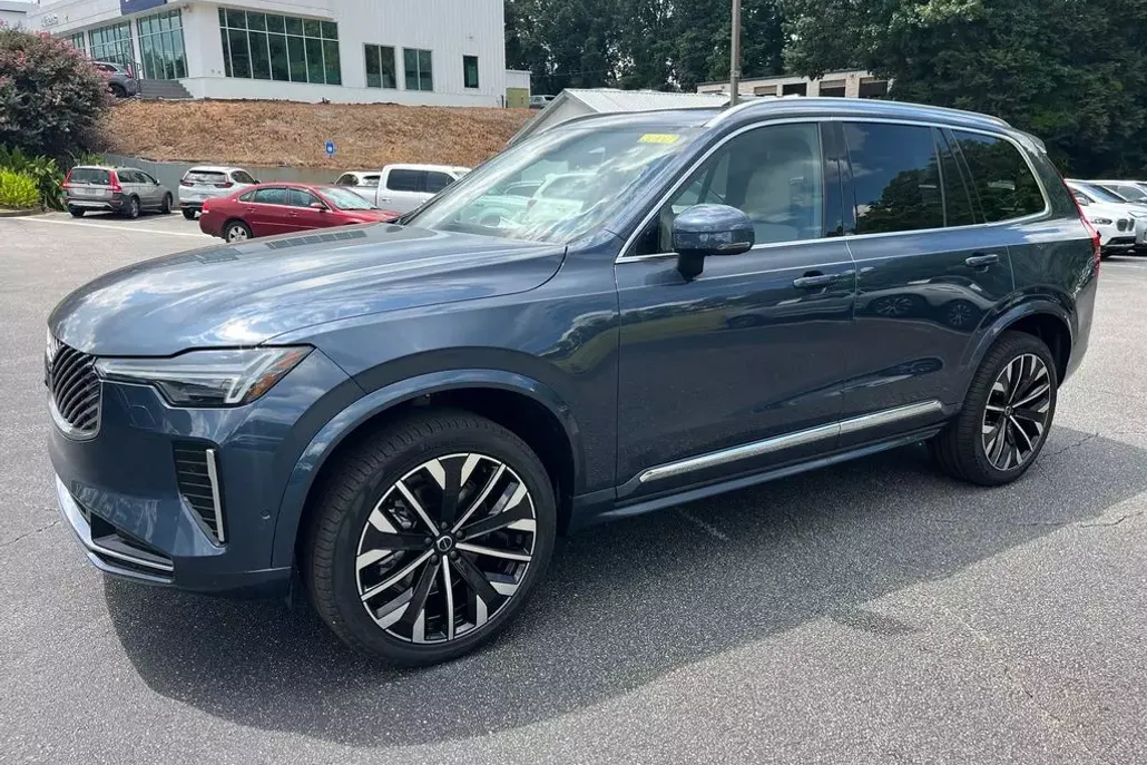 2026 Volvo XC90 Plus photo 1