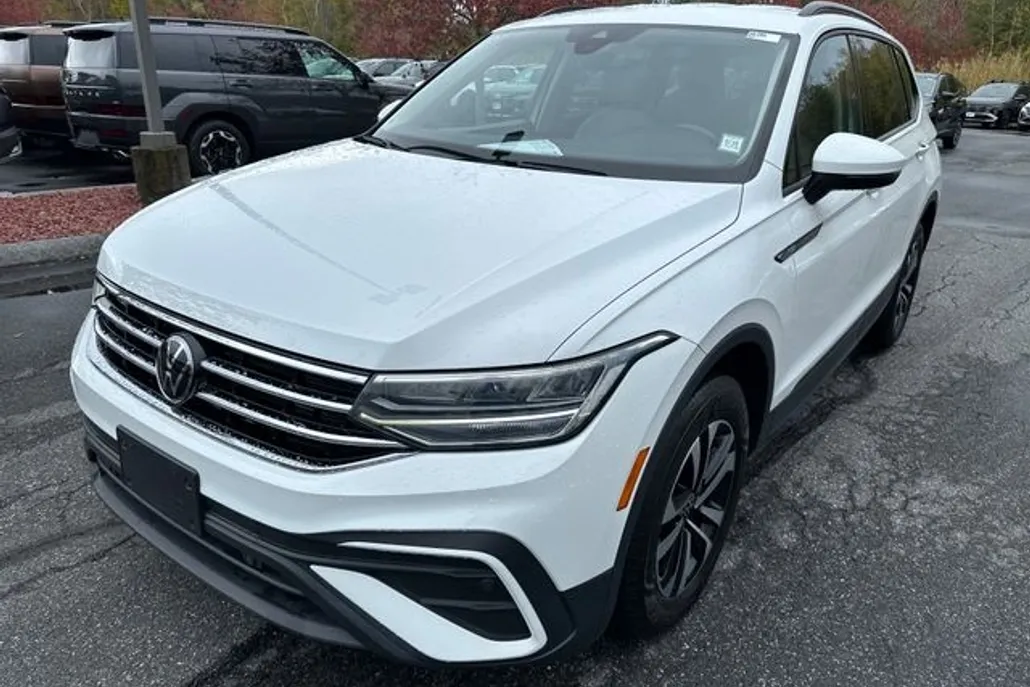 2022 Volkswagen Tiguan S photo 1
