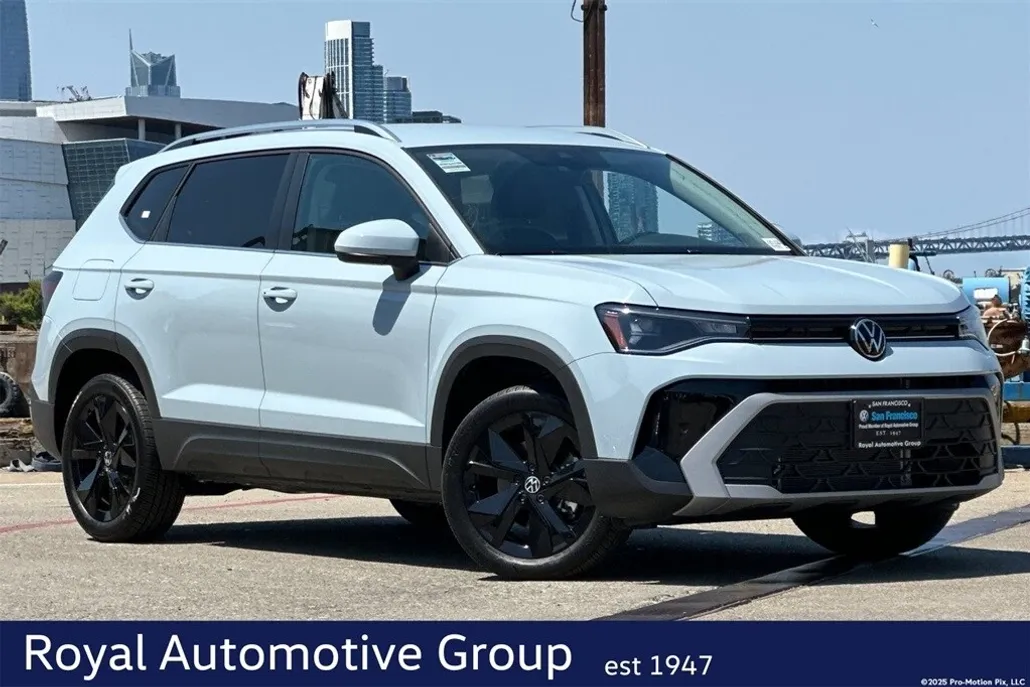 2025 Volkswagen Taos SE photo 1