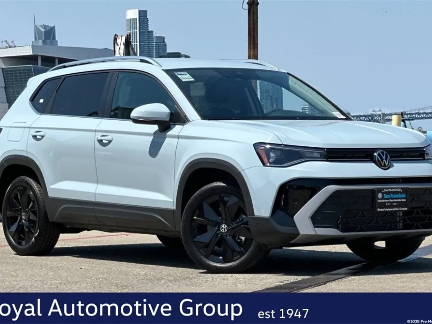 2025 Volkswagen Taos SE photo 1