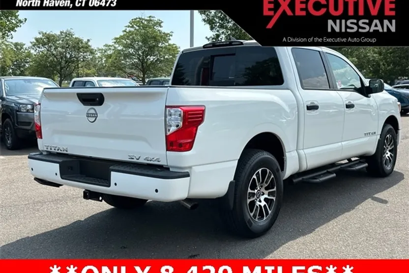 2024 Nissan Titan Crew Cab photo 1