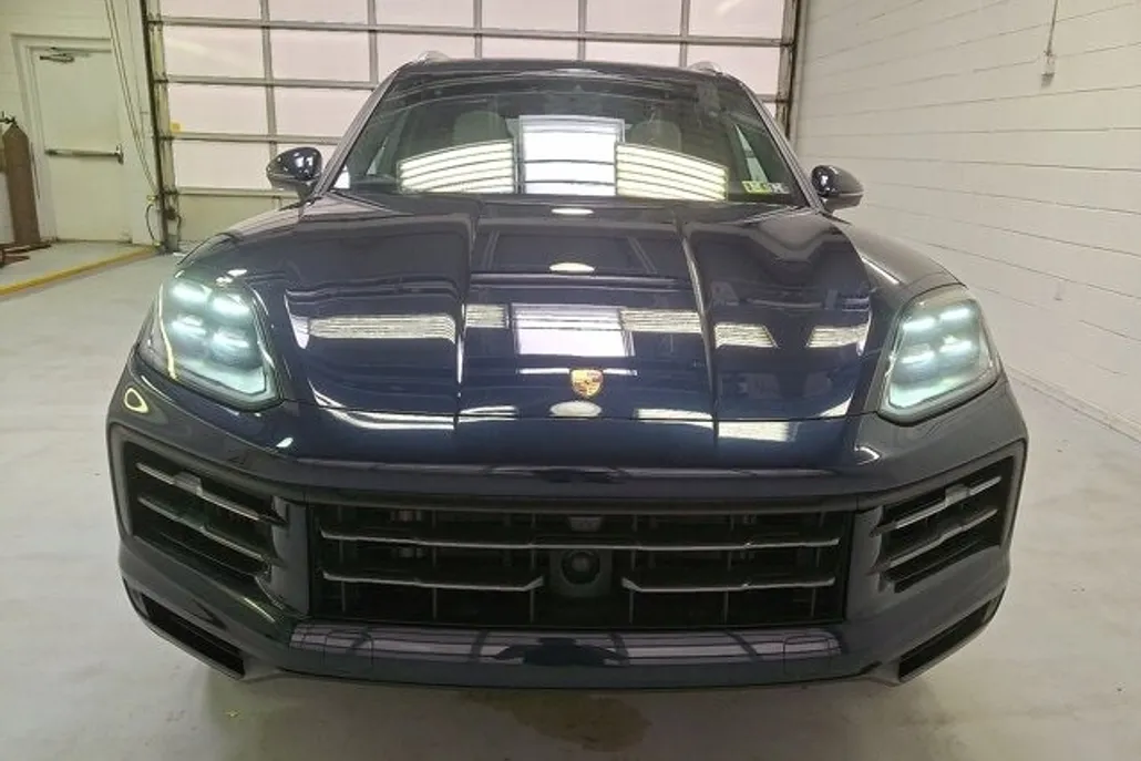 2024 Porsche Cayenne Base photo 1