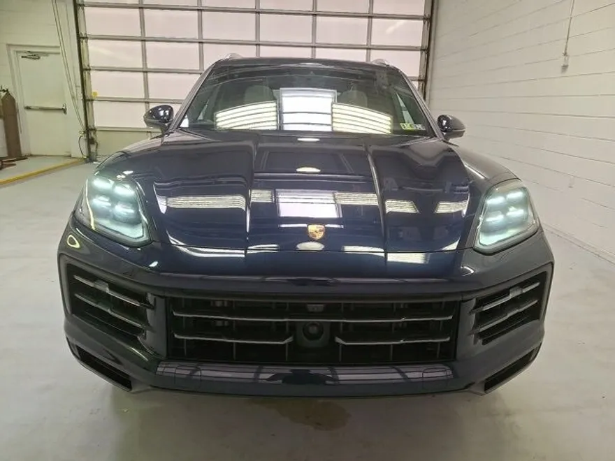 2024 Porsche Cayenne Base photo 1