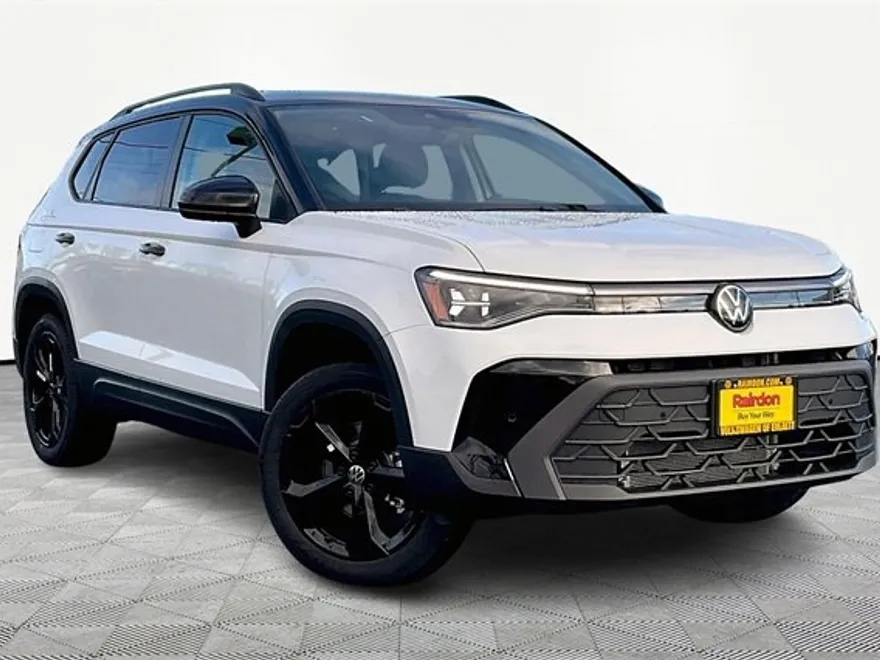 2025 Volkswagen Taos SE photo 1
