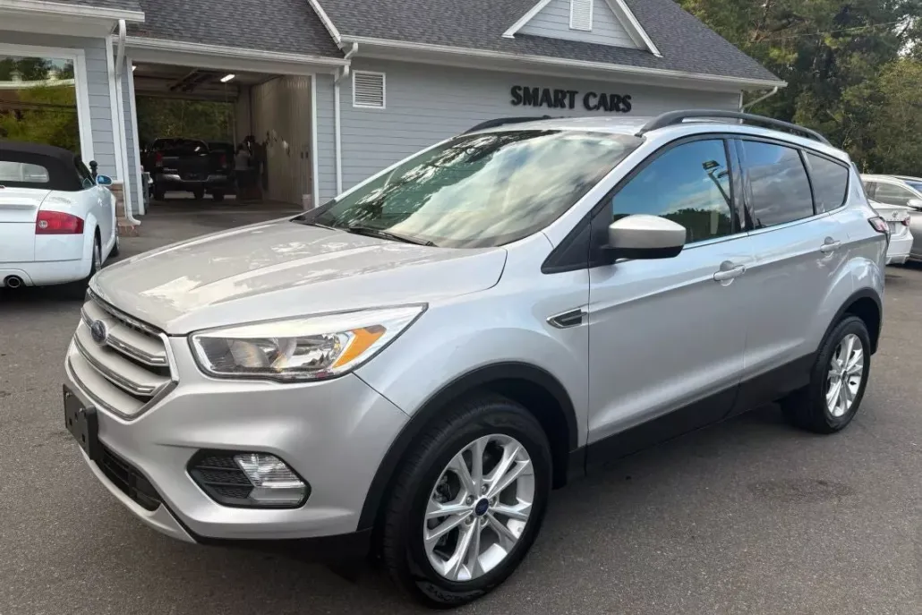 2018 Ford Escape SE Sport photo 1