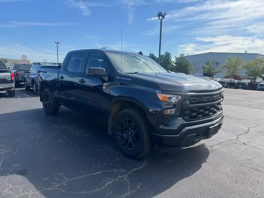 2023 Chevrolet Silverado 1500 Custom photo 1