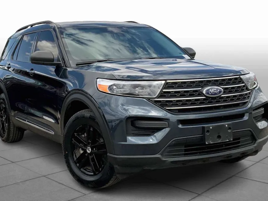 2022 Ford Explorer XLT Sport photo 1