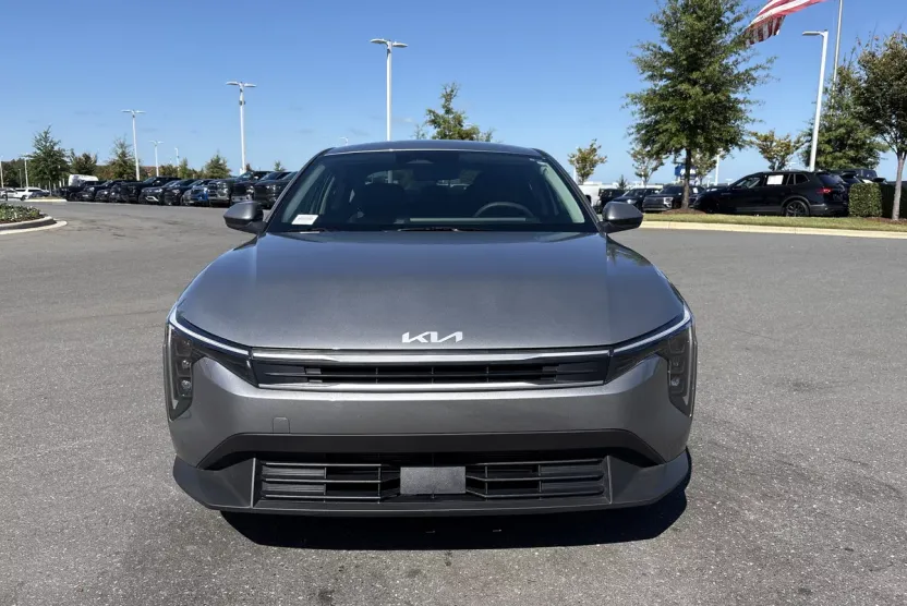 2025 Kia K4 LXS photo 1