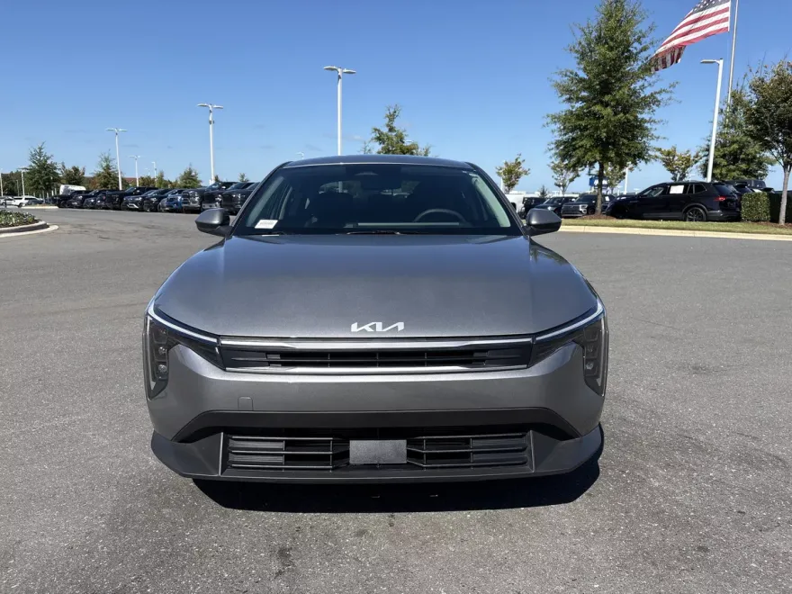 2025 Kia K4 LXS photo 1