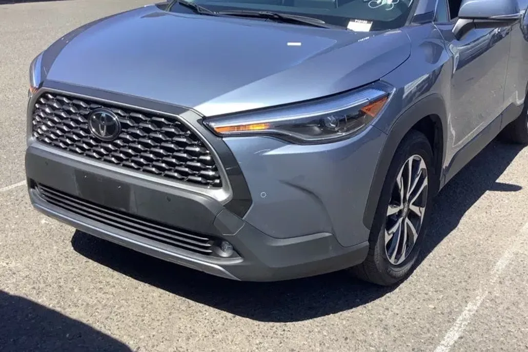 2024 Toyota Corolla Cross XLE photo 1