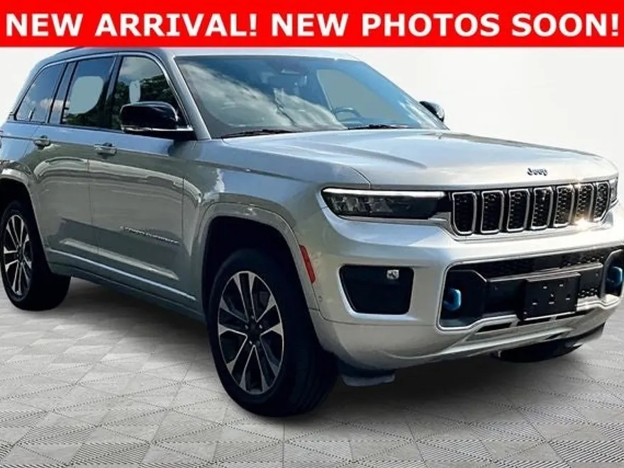 2023 Jeep Cherokee Overland 4xe photo 1