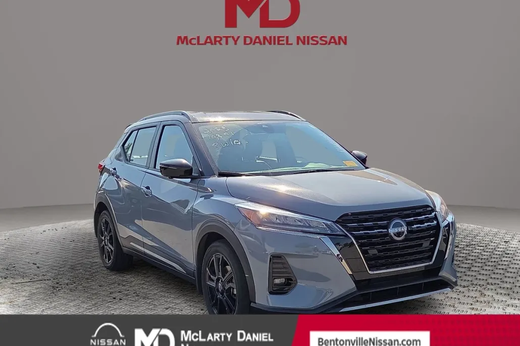 2023 Nissan Kicks SR photo 1
