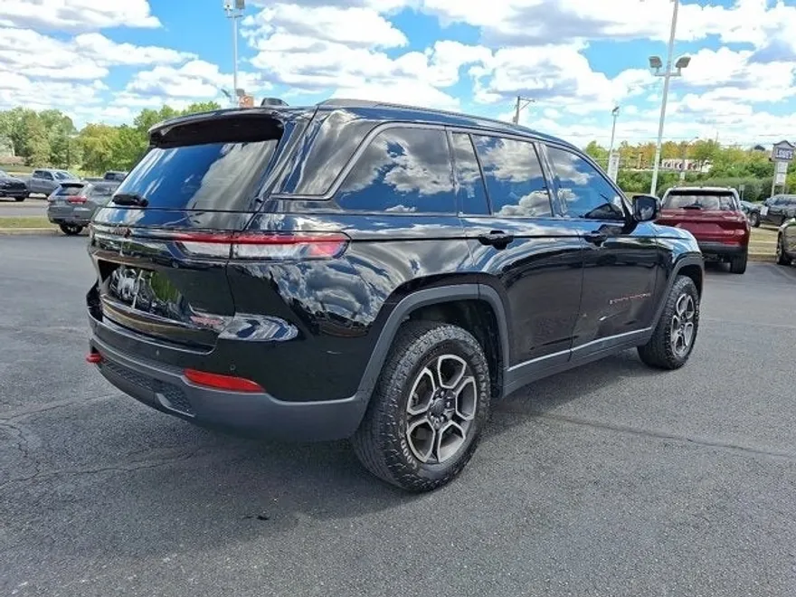 2022 Jeep Grand Cherokee Trailhawk photo 1