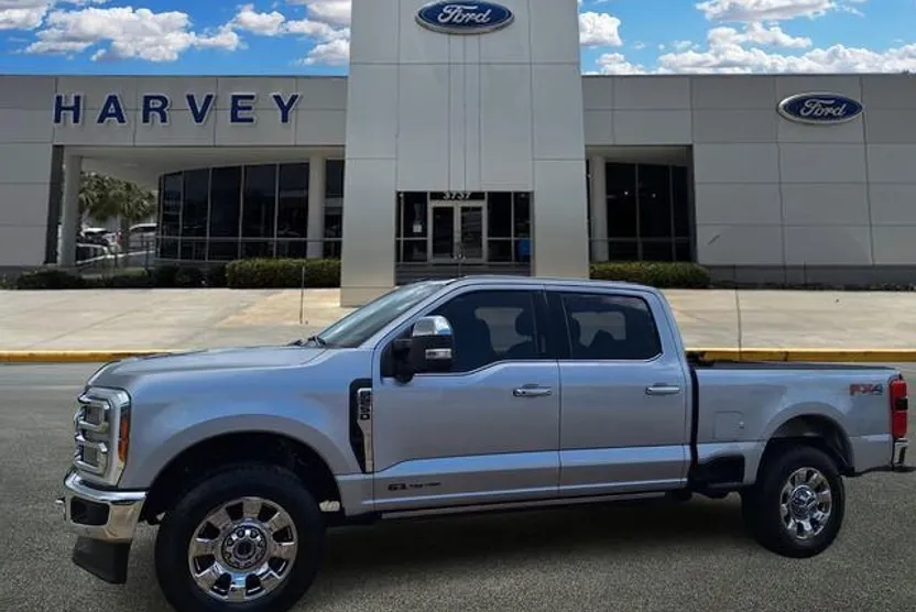 2023 Ford F-250 Lariat photo 1