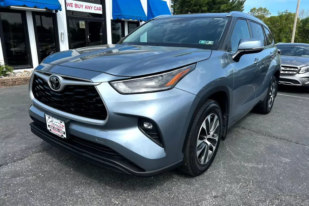2021 Toyota Highlander XLE photo 1