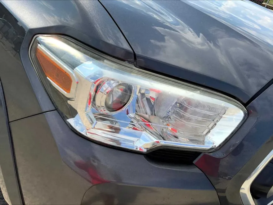 2020 Toyota Tacoma SR5 photo 26