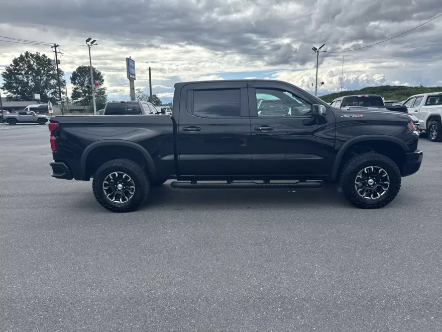 2025 Chevrolet Silverado 1500 ZR2 photo 1