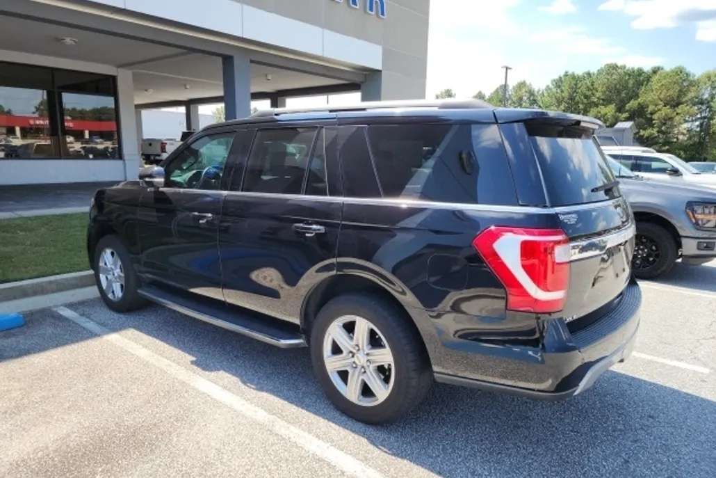 2021 Ford Expedition XLT photo 1