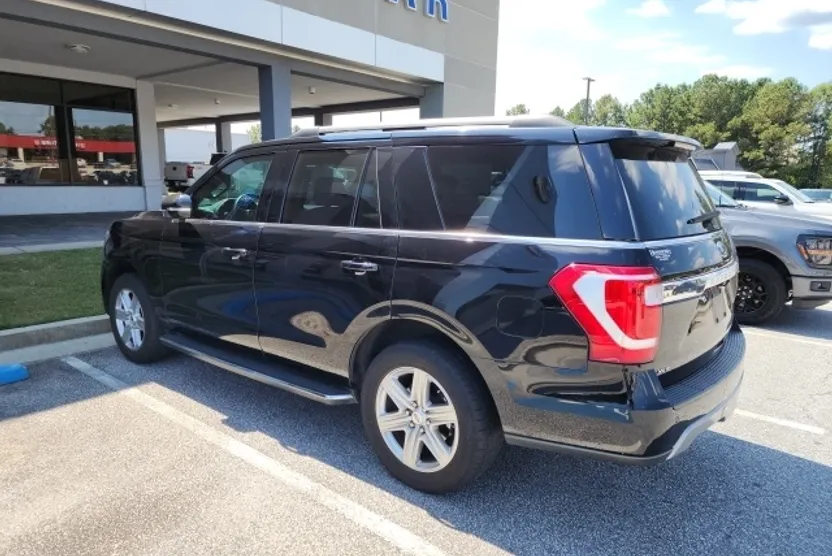 2021 Ford Expedition XLT photo 1