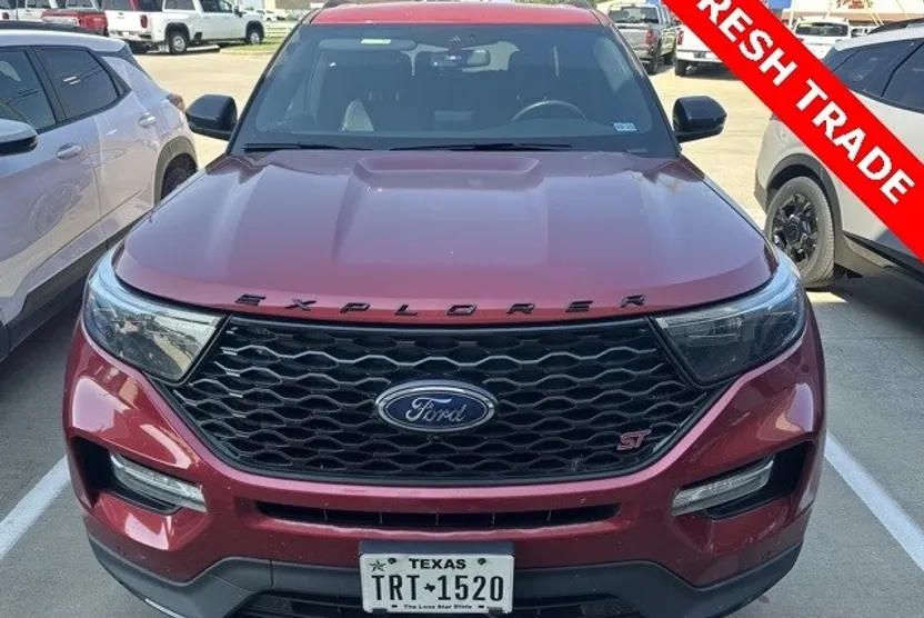2023 Ford Explorer ST photo 1