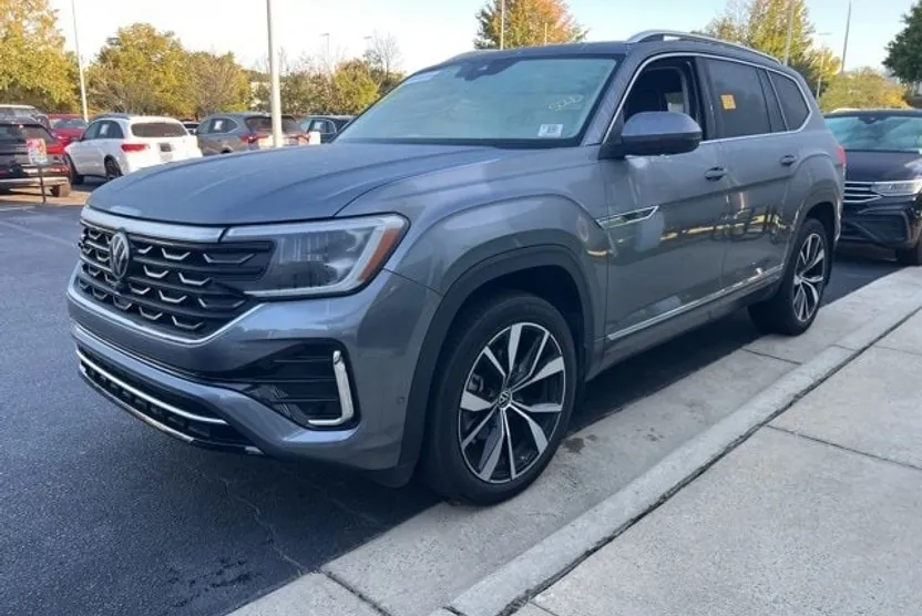 2024 Volkswagen Atlas SEL Premium R-Line photo 1