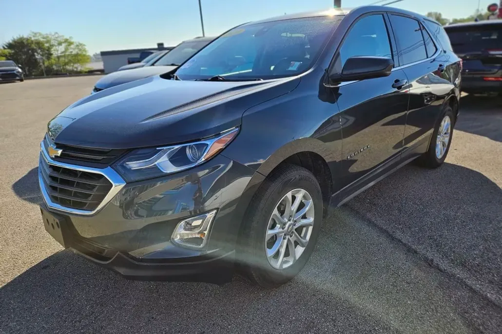 2020 Chevrolet Equinox LT photo 1