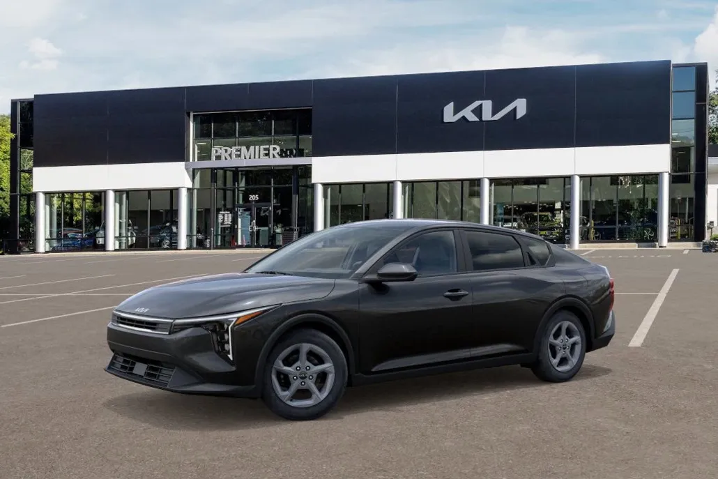 2025 Kia K4 LXS photo 1