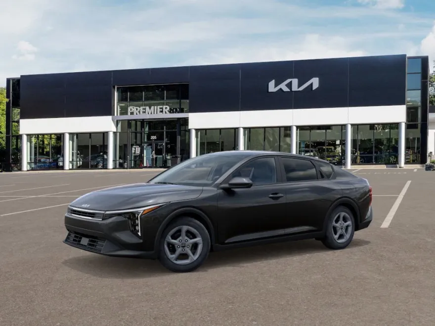 2025 Kia K4 LXS photo 1
