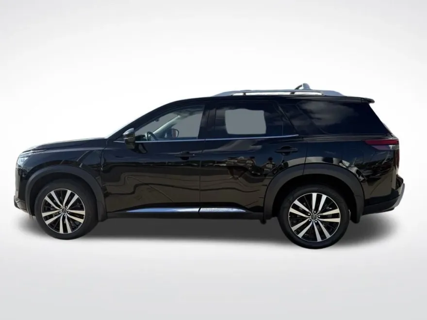 2023 Nissan Pathfinder Platinum photo 1