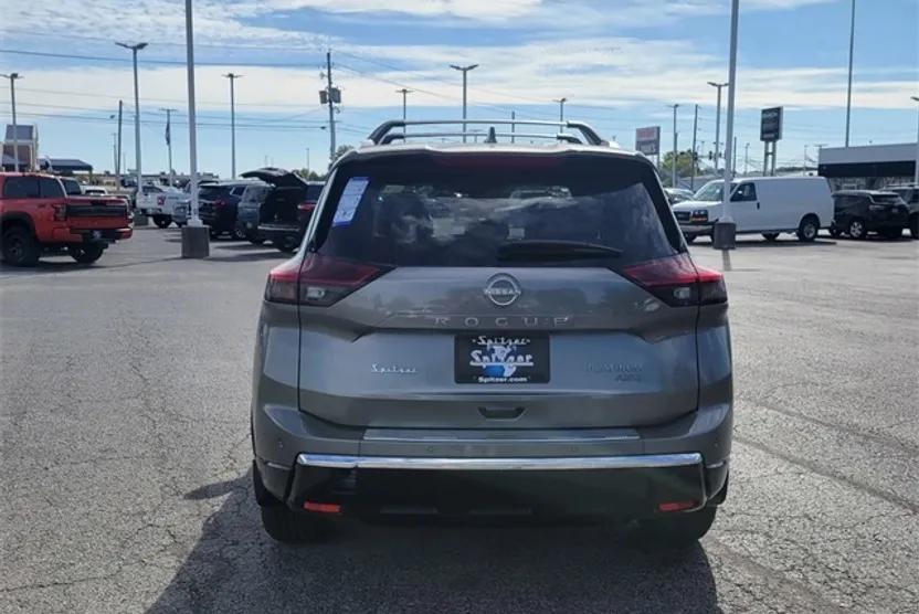 2026 Nissan Rogue Platinum photo 1