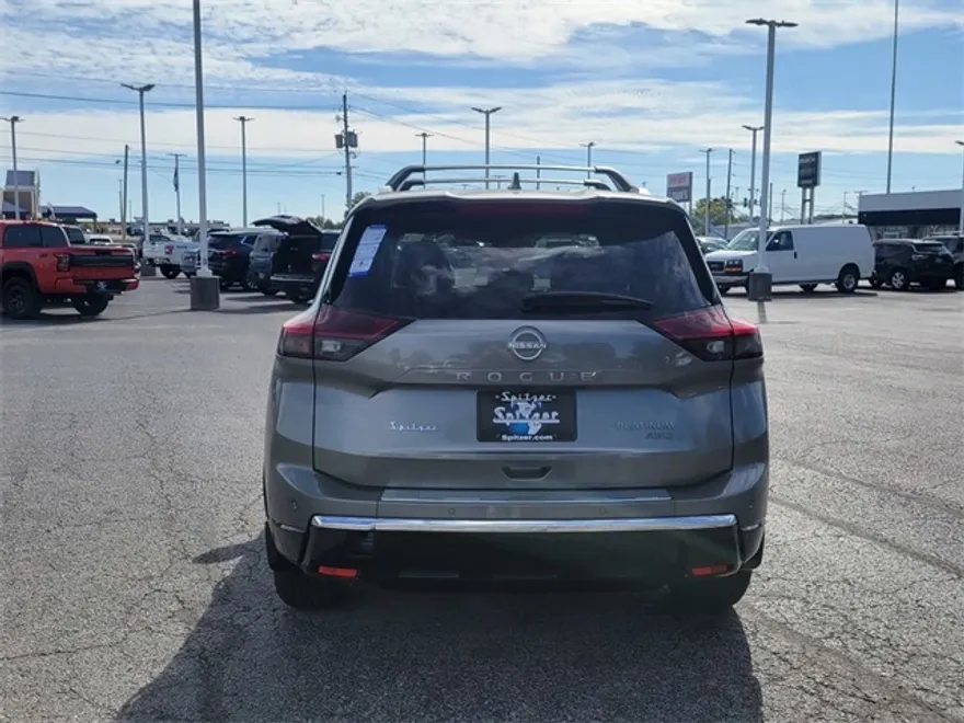 2026 Nissan Rogue Platinum photo 1