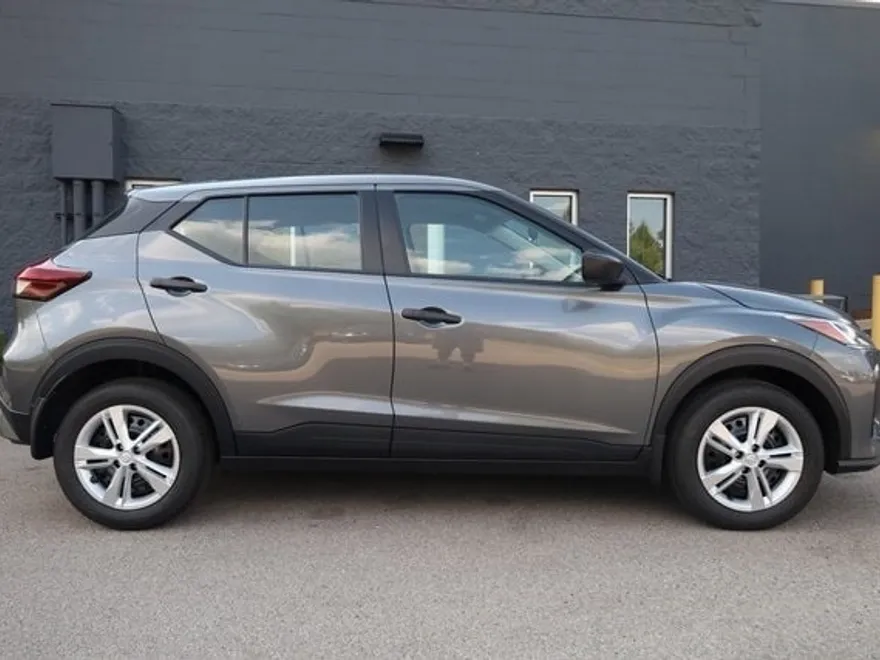 2025 Nissan Kicks Play S photo 1